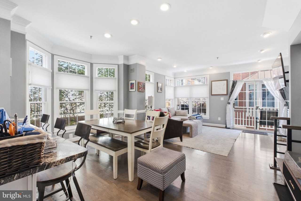 1329 N Barton St - Photo 3 of 19