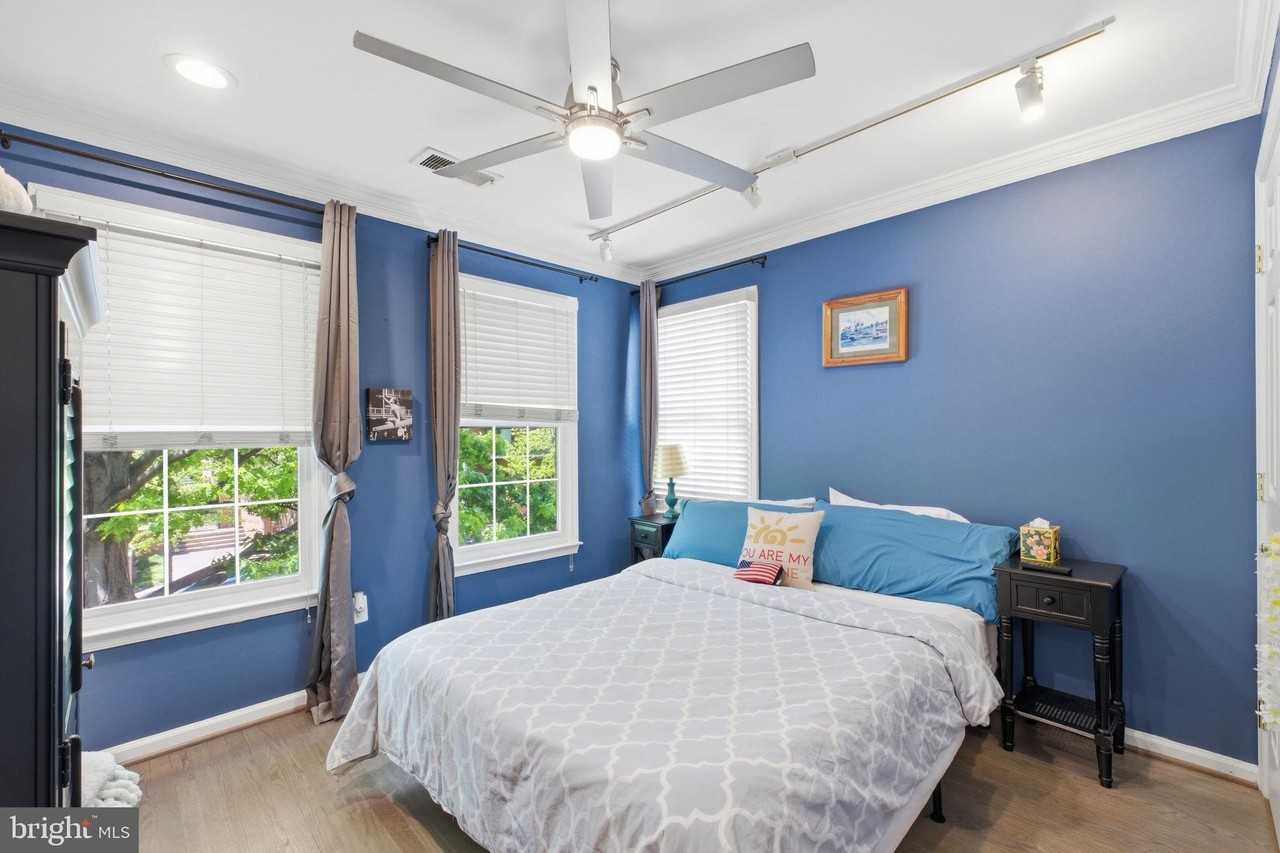 1329 N Barton St - Photo 6 of 19