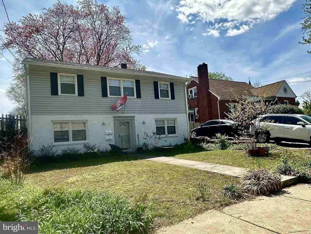 1316 Rowe St - Photo 3 of 23