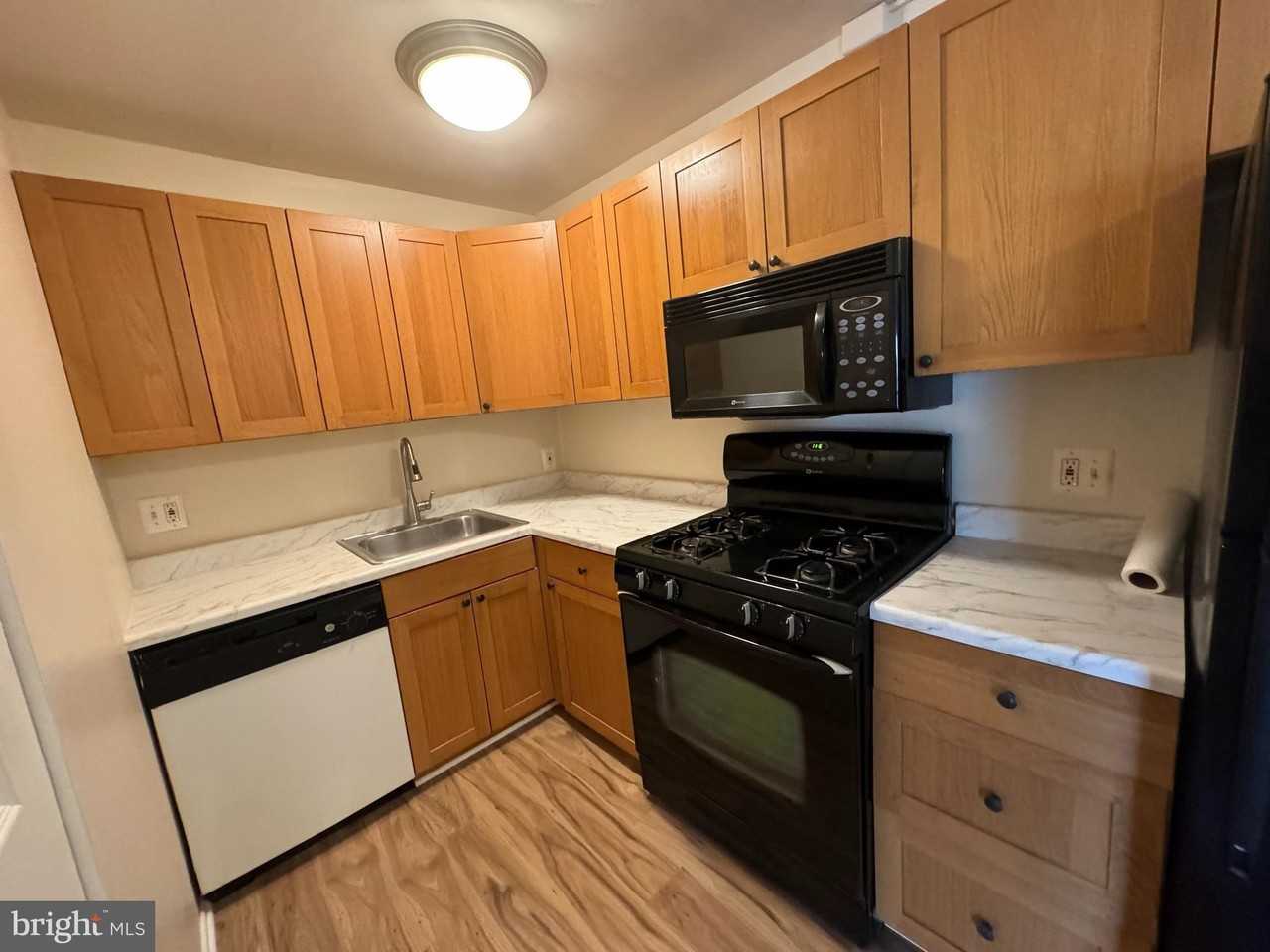 214 Locust St Se #118 - Photo 2 of 17