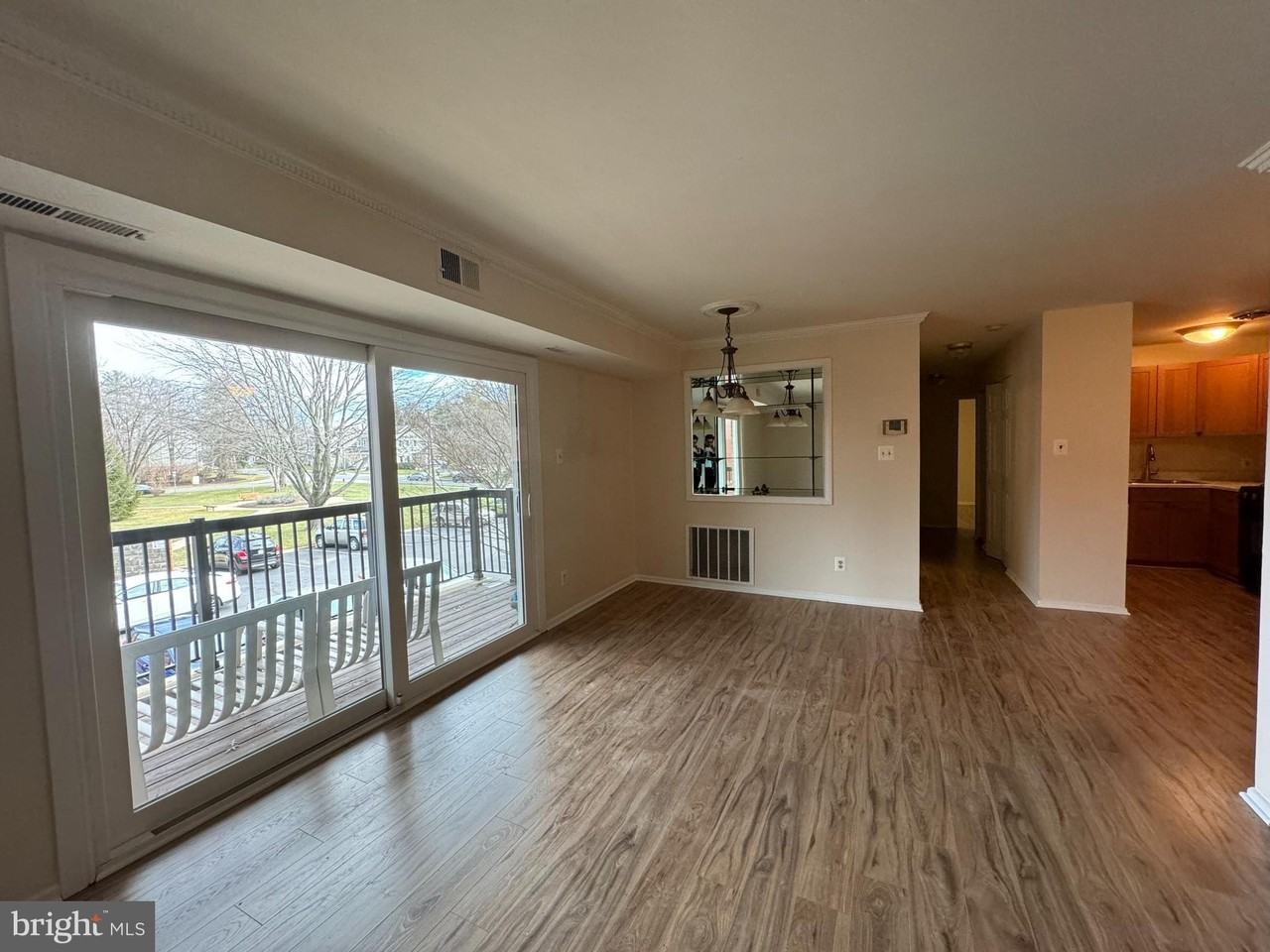 214 Locust St Se #118 - Photo 4 of 17