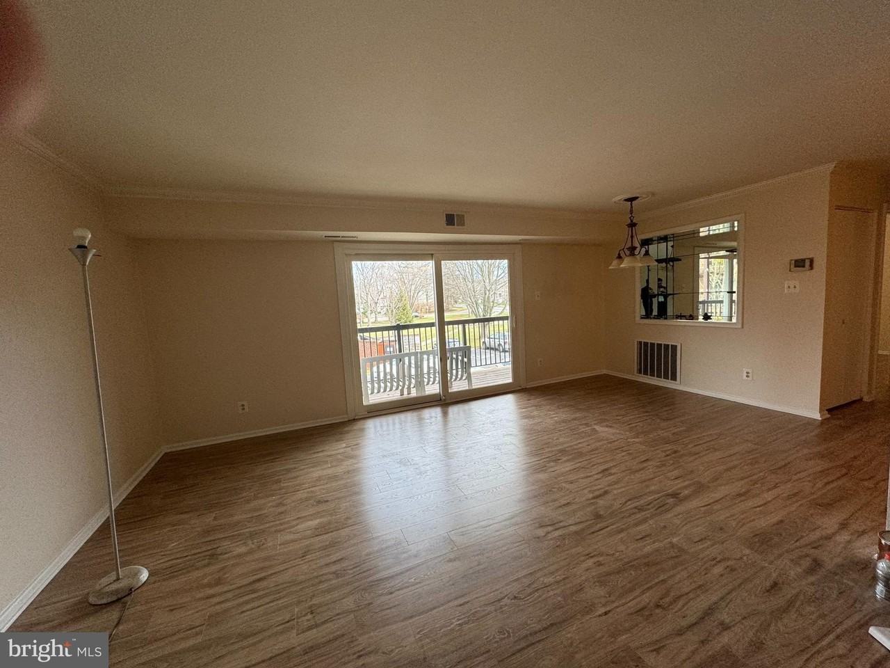 214 Locust St Se #118 - Photo 5 of 17