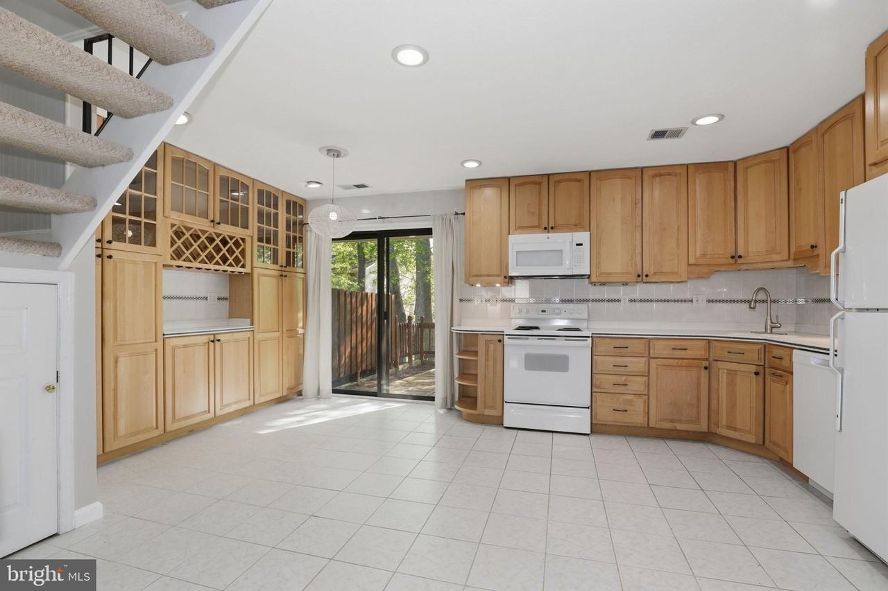 2369 Southgate Sq - Photo 2 of 33