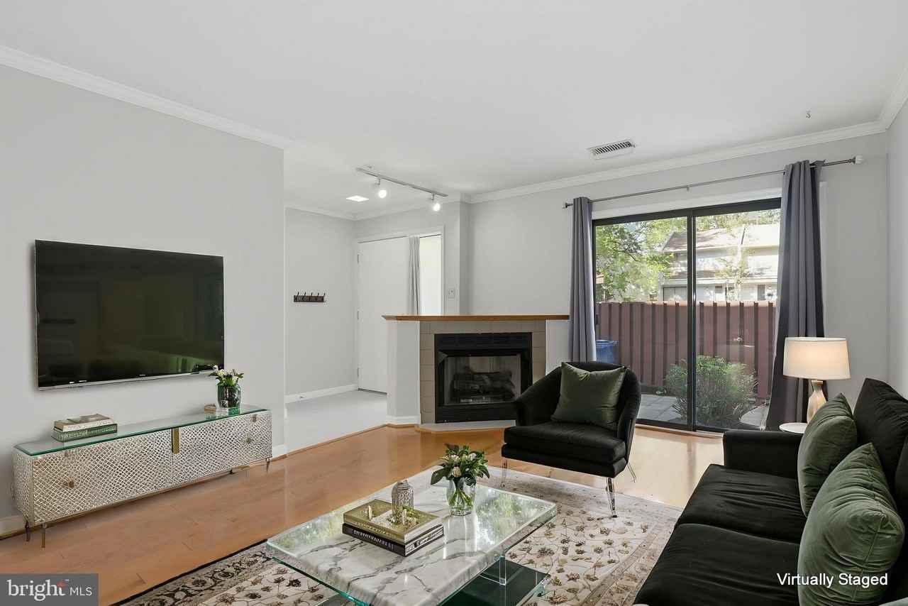 2369 Southgate Sq - Photo 4 of 33