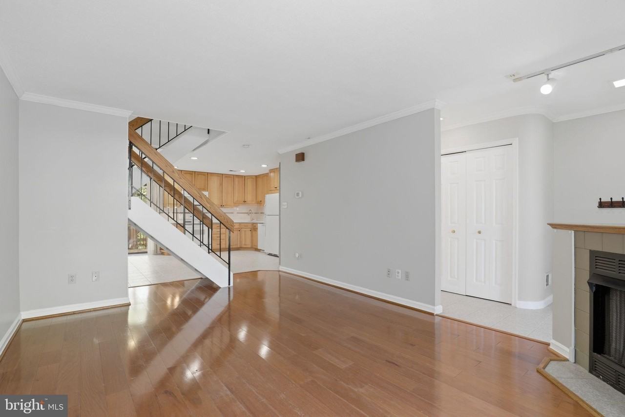 2369 Southgate Sq - Photo 6 of 33