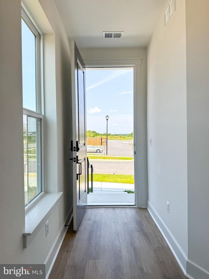 9101 Creek Bottom Ln - Photo 2 of 40