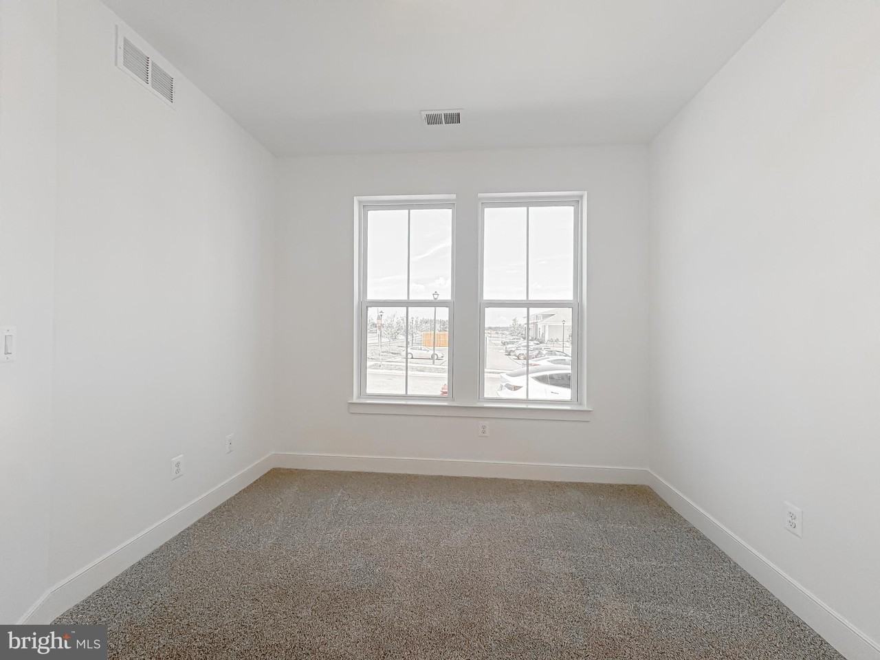 9101 Creek Bottom Ln - Photo 3 of 40