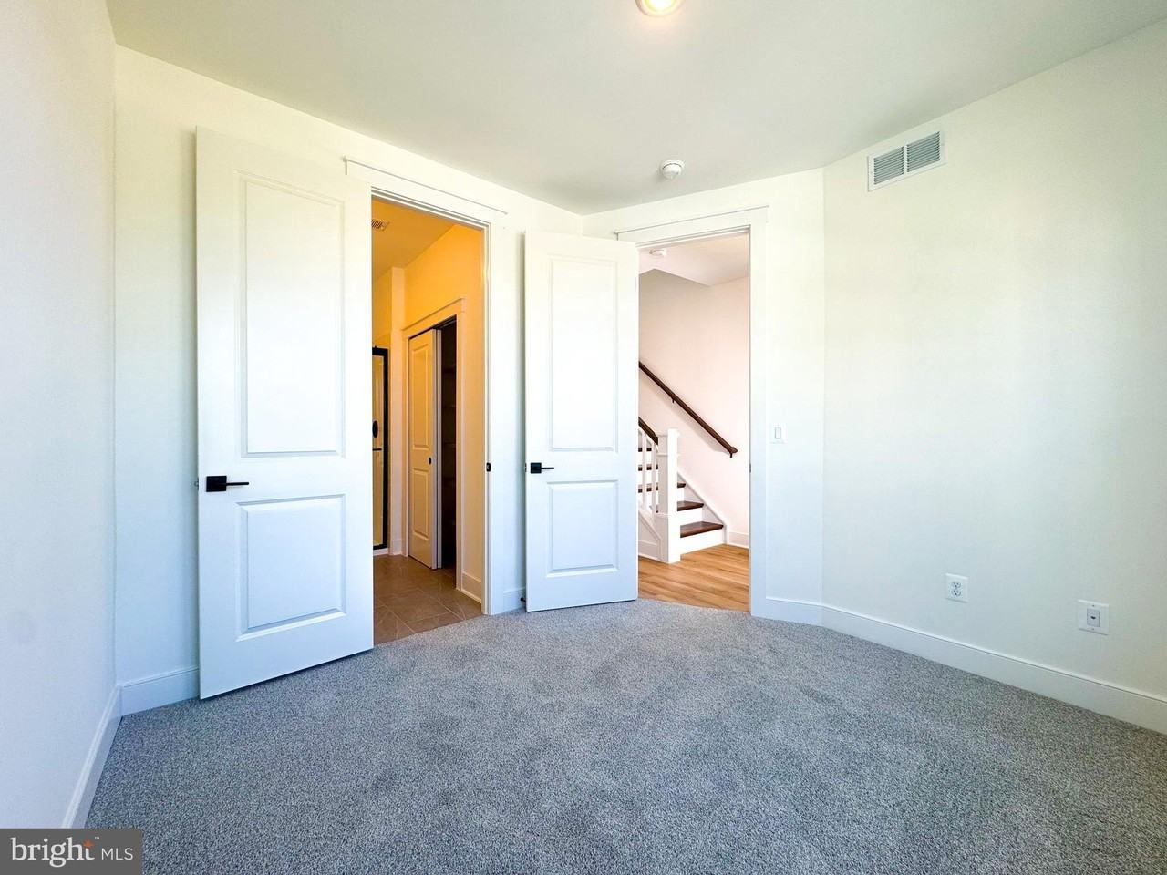 9101 Creek Bottom Ln - Photo 4 of 40