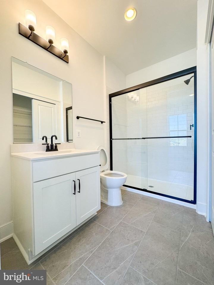 9101 Creek Bottom Ln - Photo 5 of 40