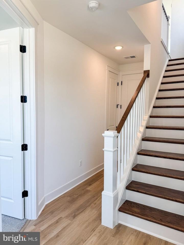 9101 Creek Bottom Ln - Photo 7 of 40