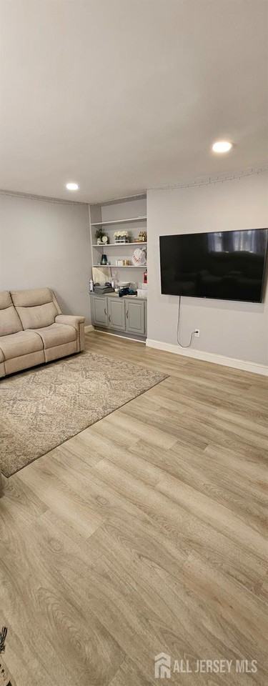 214 Gambocz Ct - Photo 2 of 10
