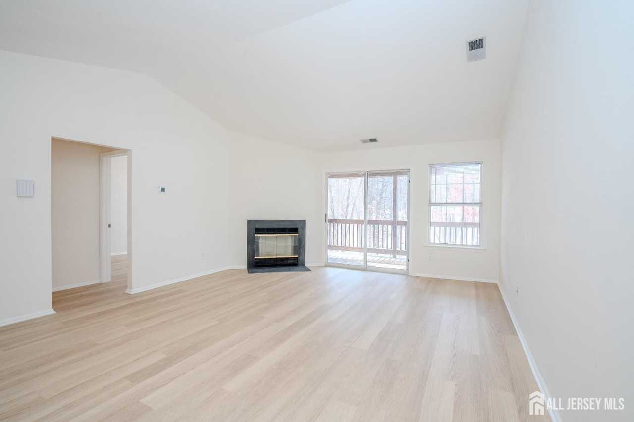 32 Tanglewood Ct - Photo 2 of 27