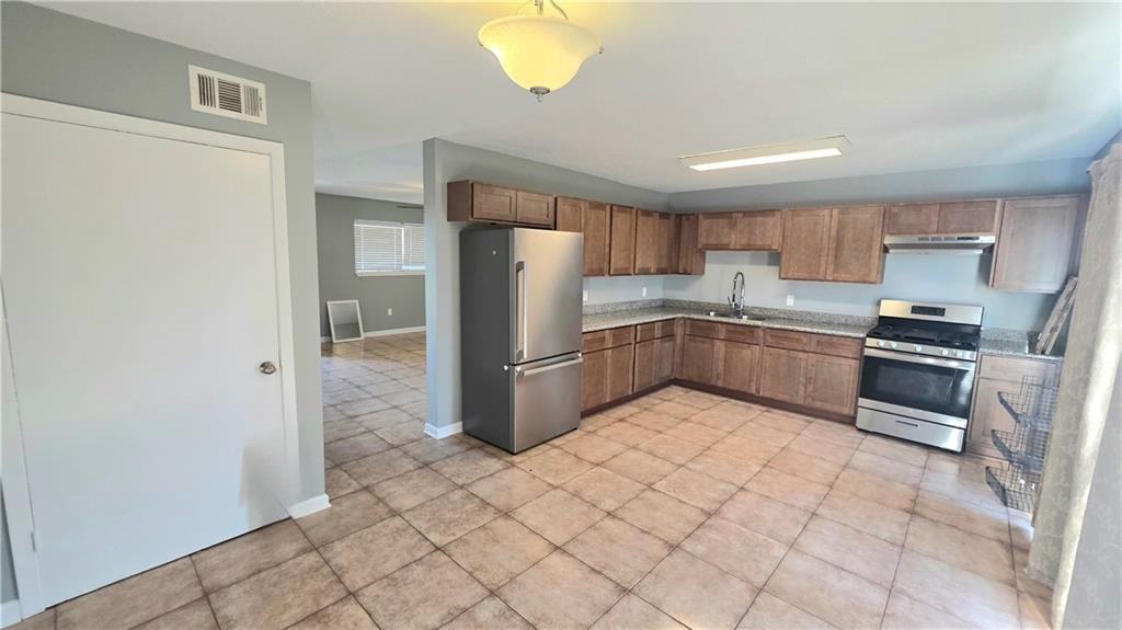 411 Omega St ##B - Photo 4 of 12