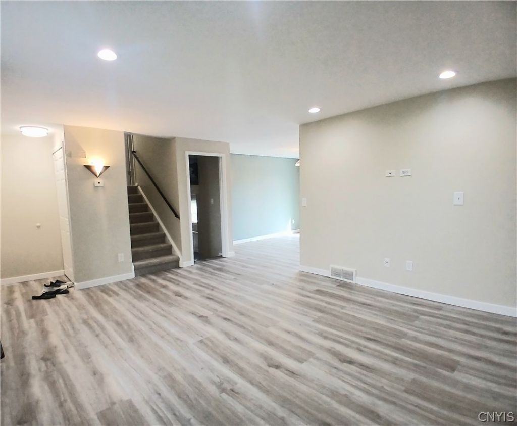 8244 Mantova Dr - Photo 3 of 20