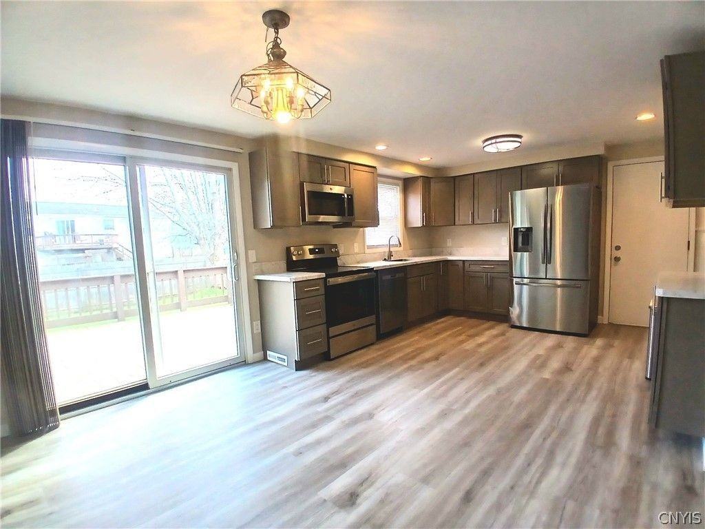 8244 Mantova Dr - Photo 4 of 20