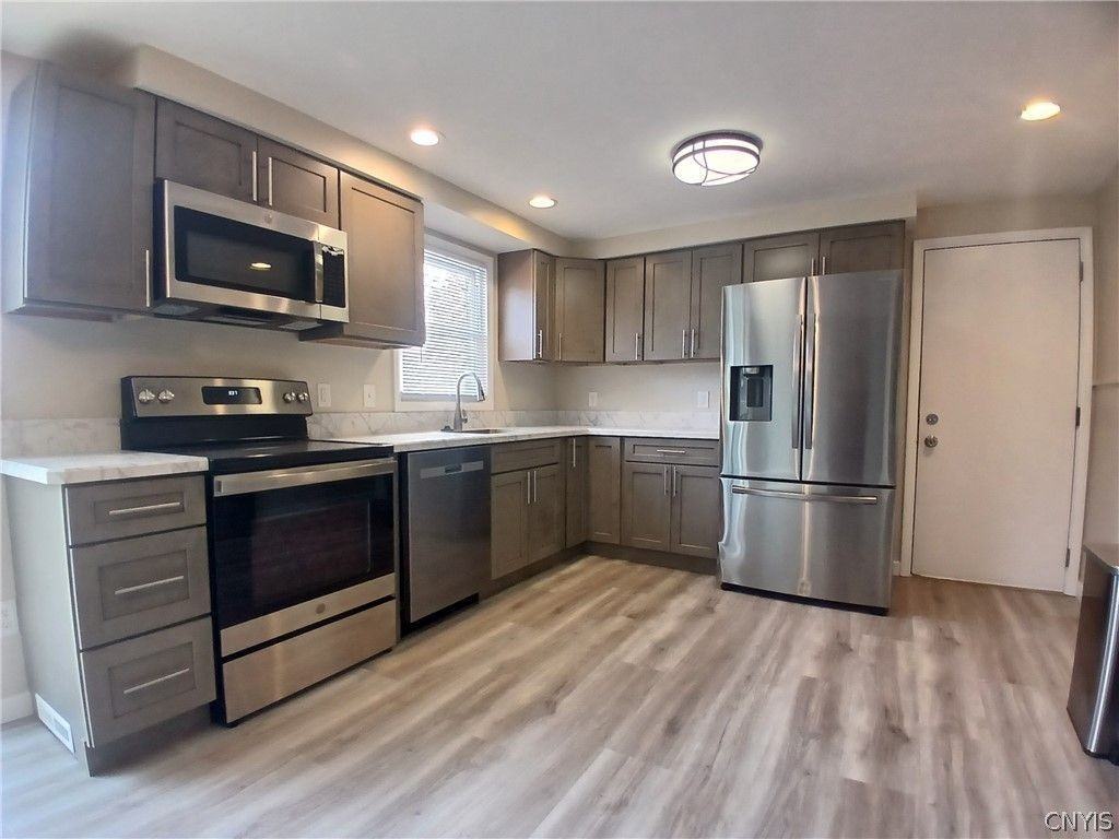 8244 Mantova Dr - Photo 6 of 20