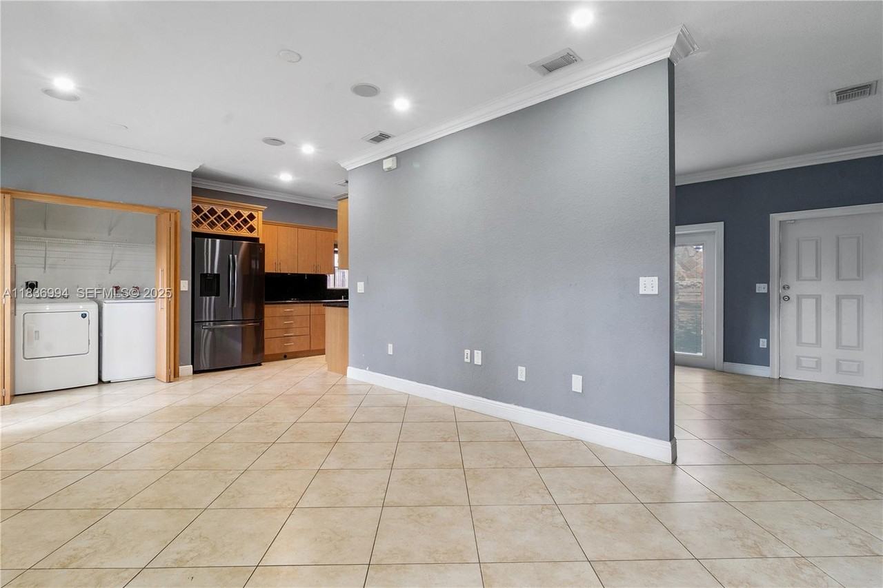 23160 Southwest 113th Avenue - Photo 2 of 32