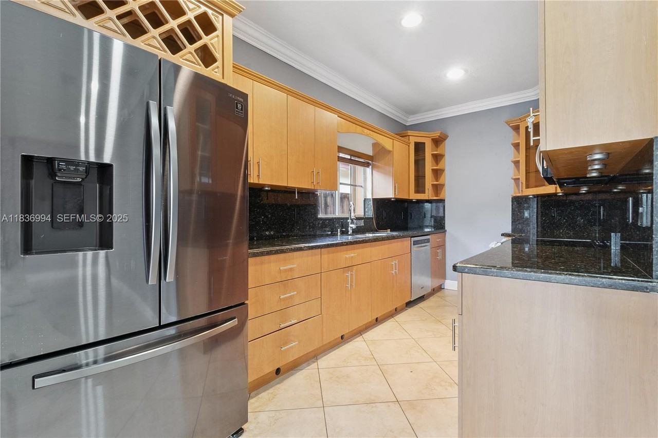 23160 Southwest 113th Avenue - Photo 3 of 32