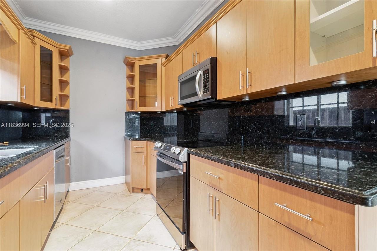 23160 Southwest 113th Avenue - Photo 4 of 32