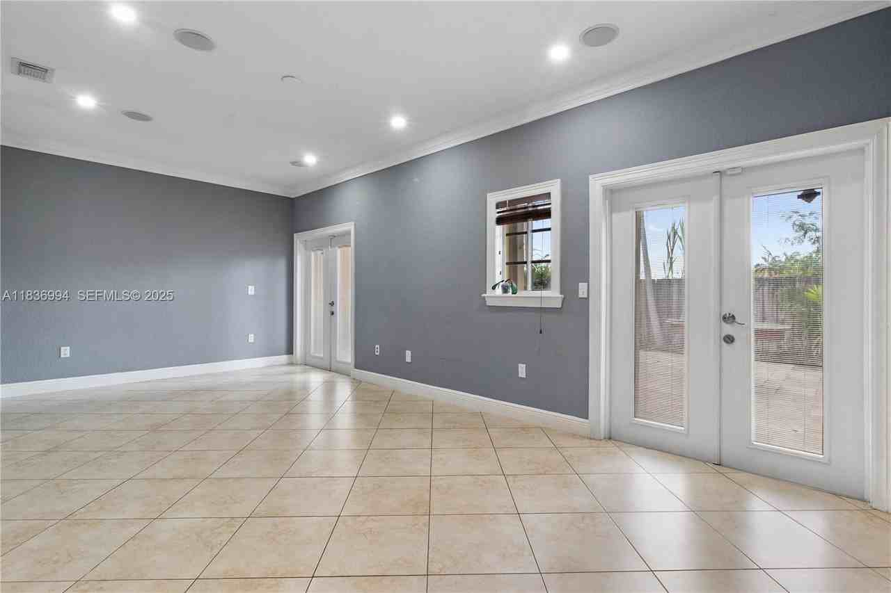 23160 Southwest 113th Avenue - Photo 5 of 32