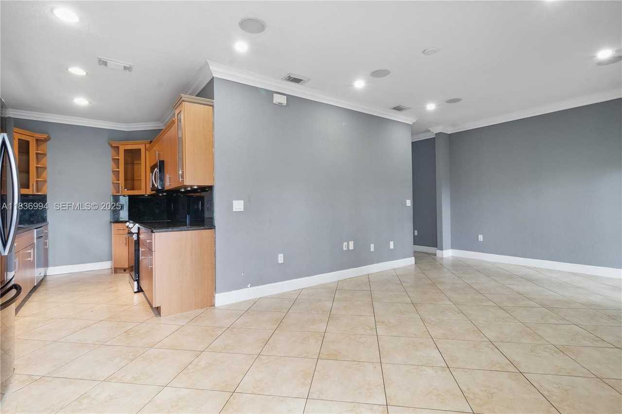 23160 Southwest 113th Avenue - Photo 6 of 32