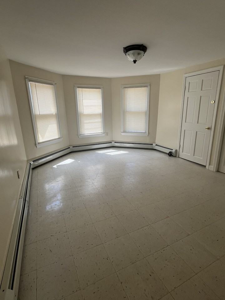 19 Ticonic St #1 - Photo 4 of 6