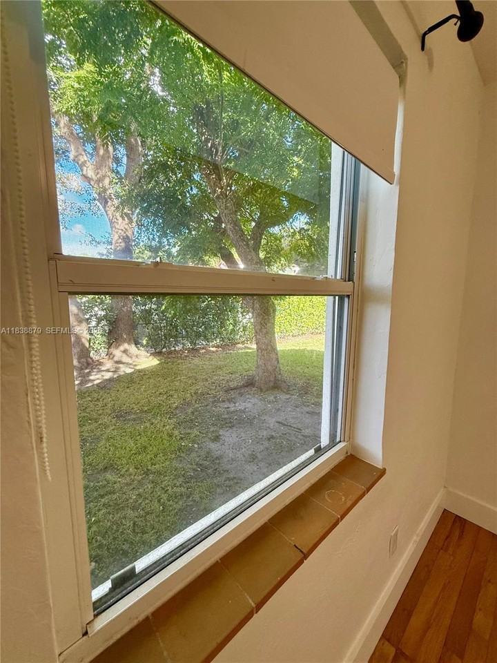 1102 Northeast 116th Street - Photo 3 of 36