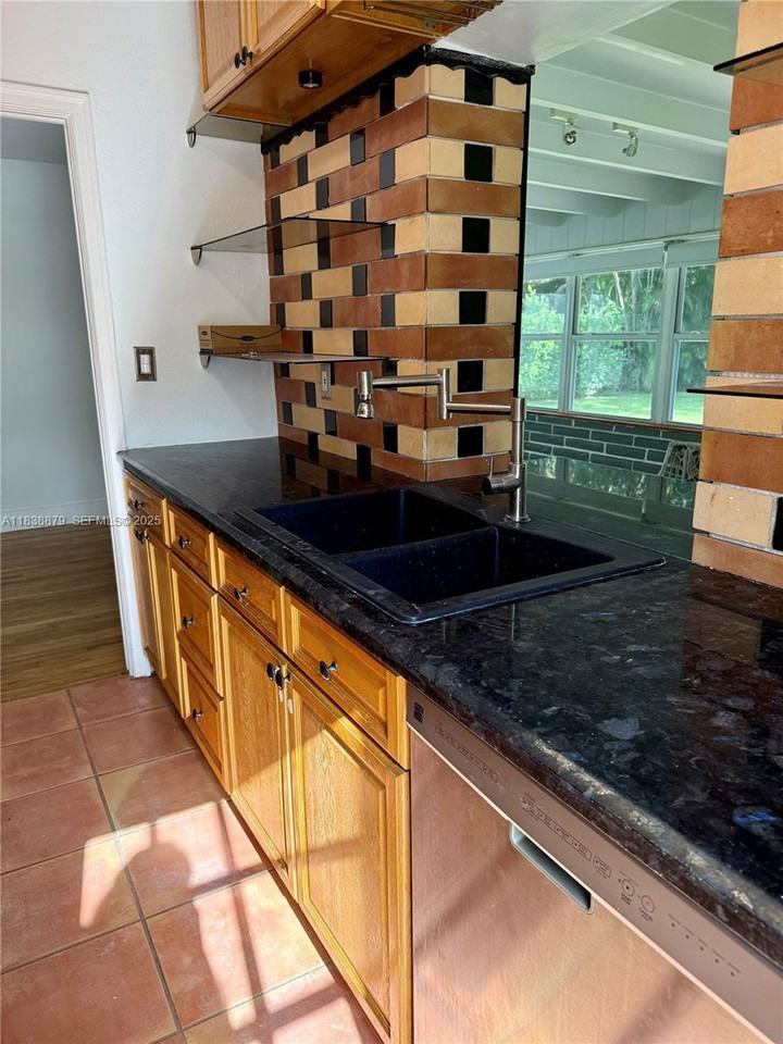 1102 Northeast 116th Street - Photo 4 of 36