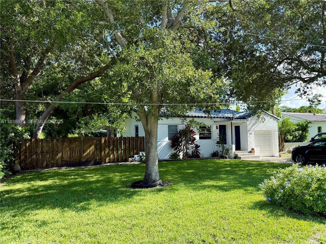 1102 Northeast 116th Street - Photo 5 of 36