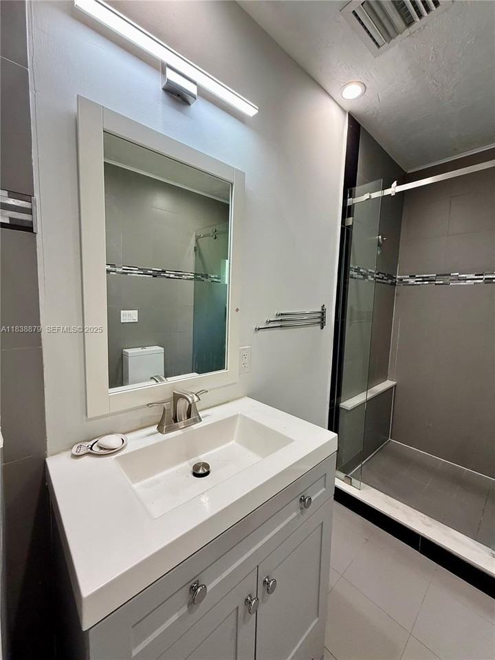 1102 Northeast 116th Street - Photo 7 of 36