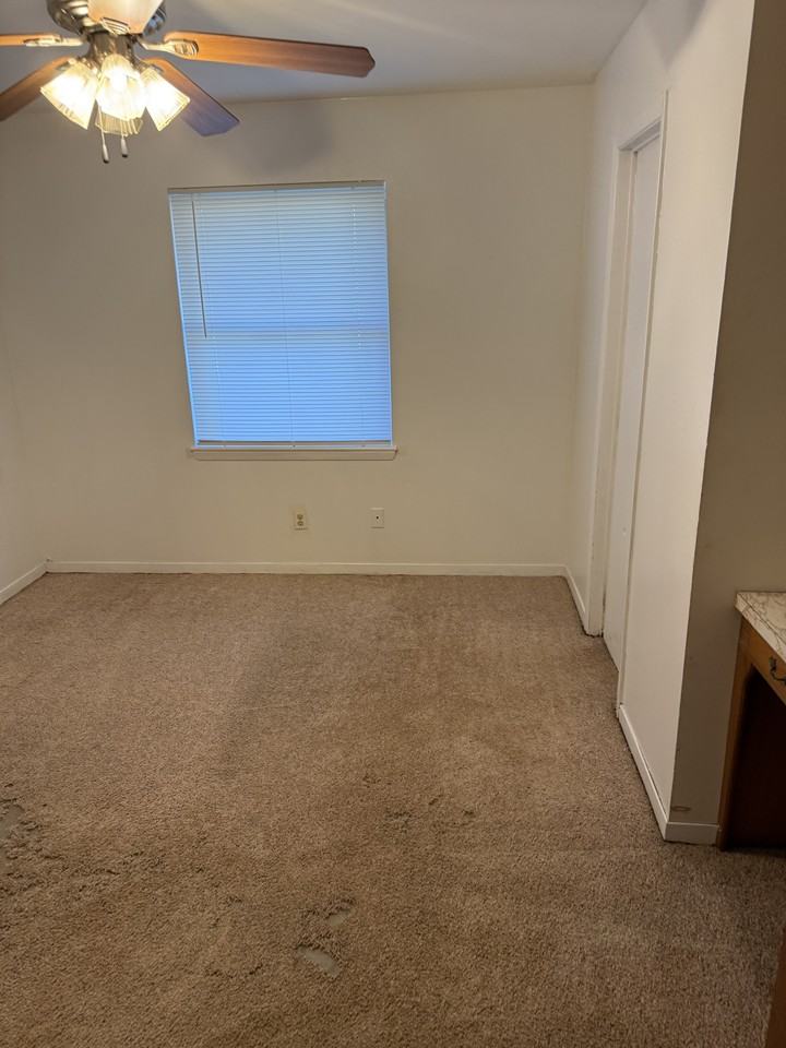 915 N Spring St #1 - Photo 4 of 13