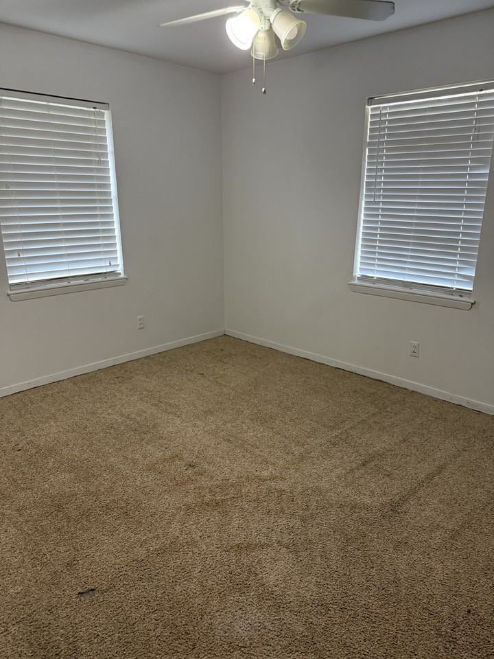 915 N Spring St #1 - Photo 5 of 13