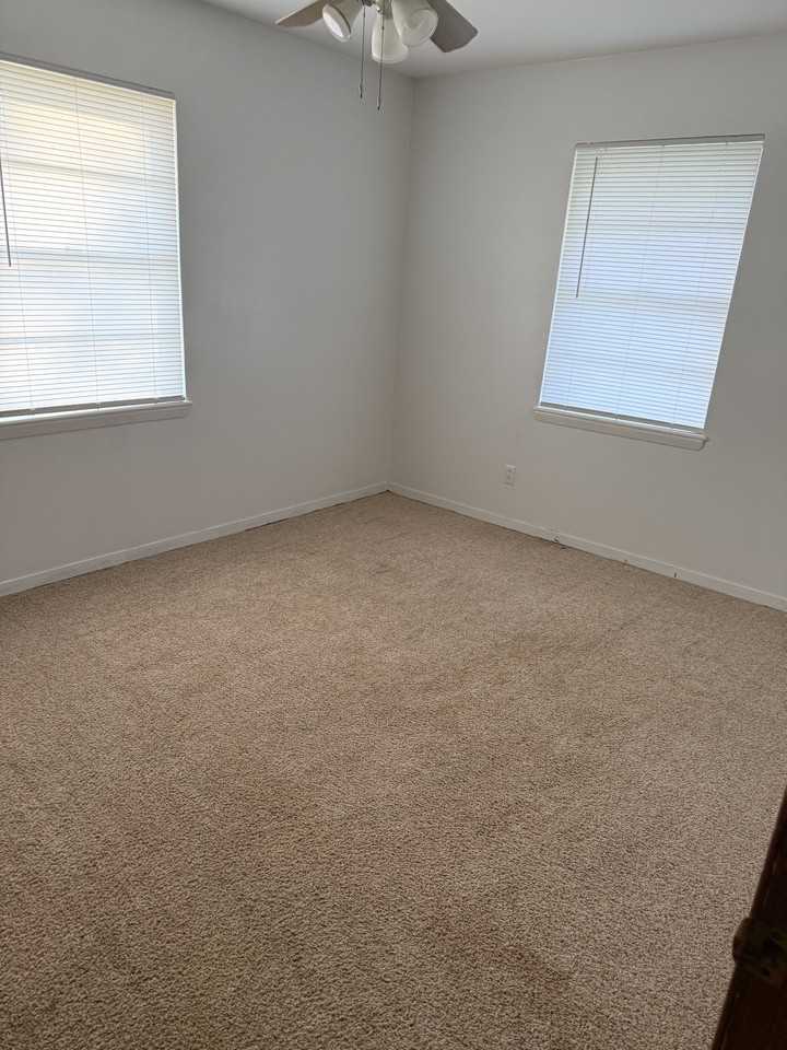 915 N Spring St #1 - Photo 6 of 13