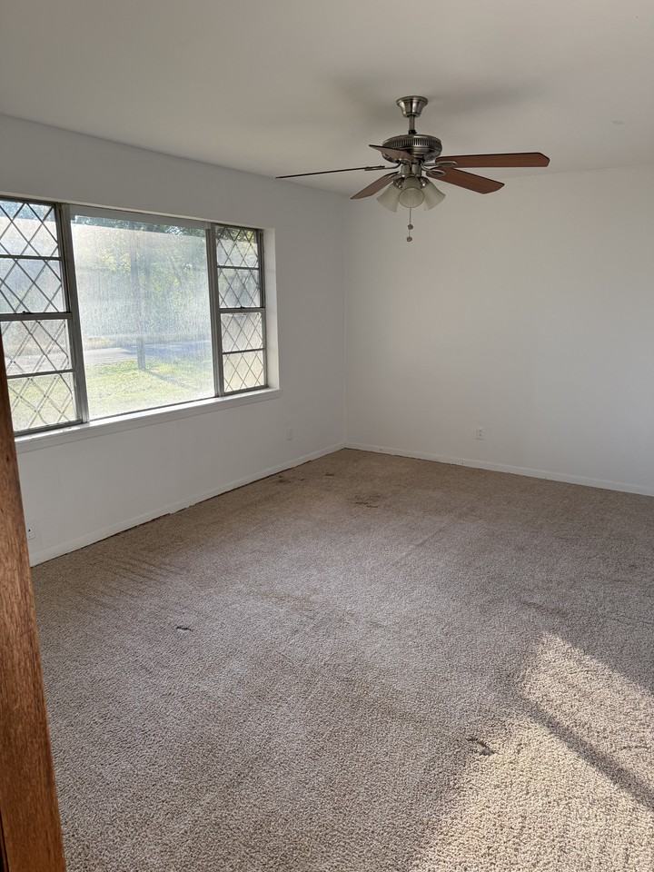 915 N Spring St #1 - Photo 7 of 13