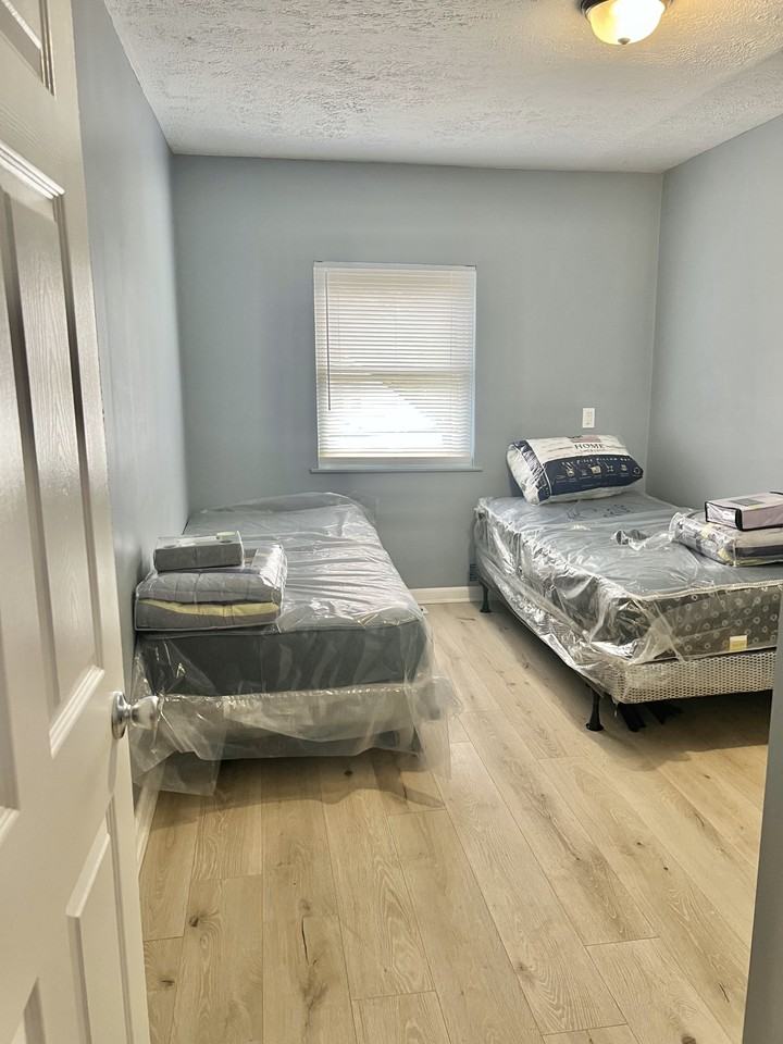 500 Beecher Street - 500 1/2 #1-2 - Photo 7 of 9