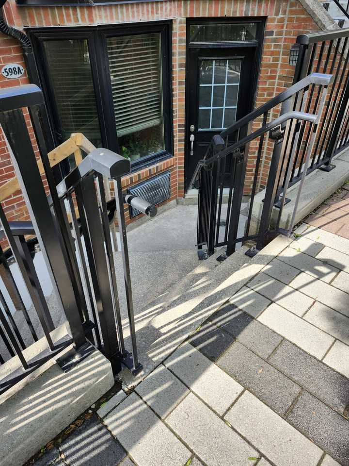 598 A Wellington Street West #598 A - Photo 4 of 18