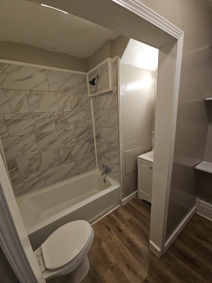 333 S Gardiner Ave2 #2 - Photo 3 of 11