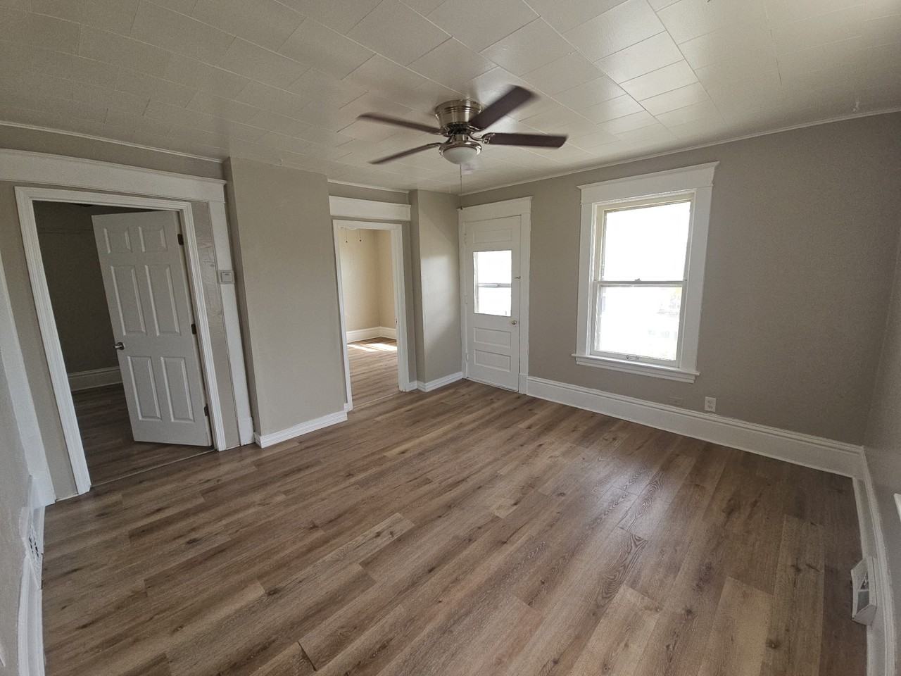 333 S Gardiner Ave2 #2 - Photo 5 of 11