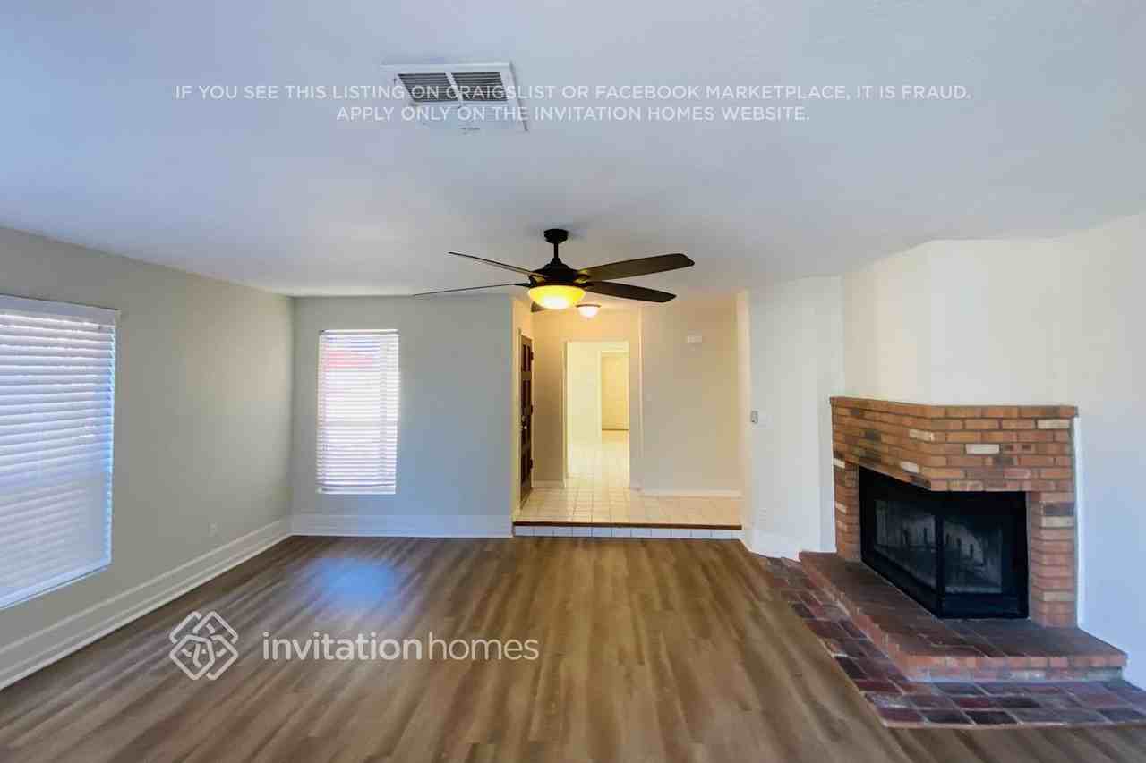 3861 W Ivanhoe St - Photo 2 of 18