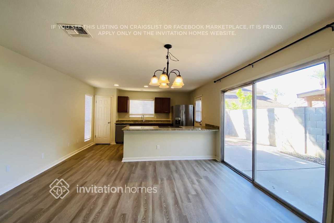 3861 W Ivanhoe St - Photo 4 of 18