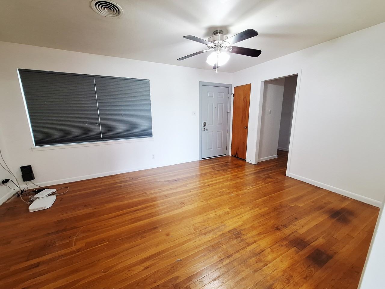 907 Jefferis Ave #1 - Photo 3 of 15