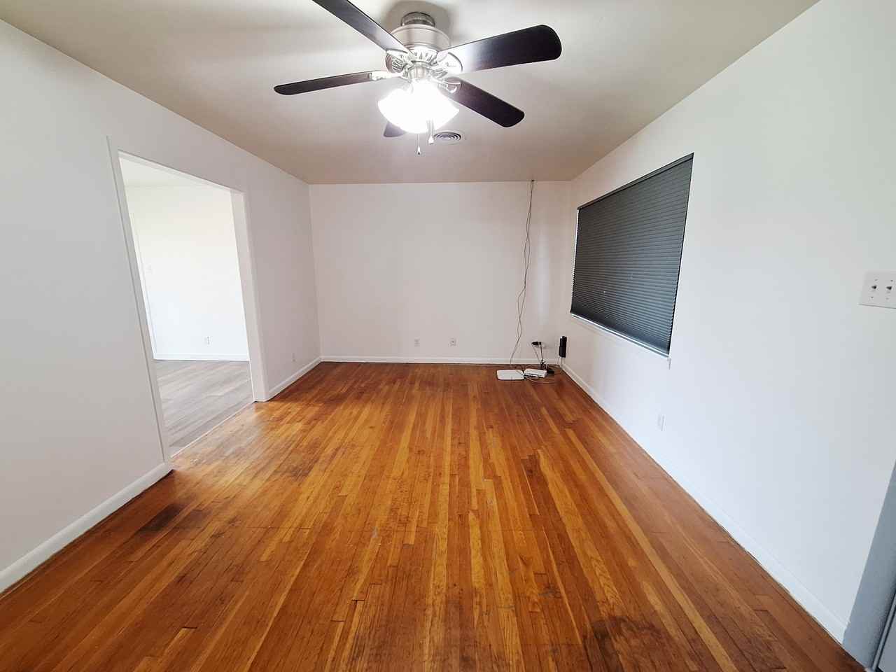 907 Jefferis Ave #1 - Photo 4 of 15