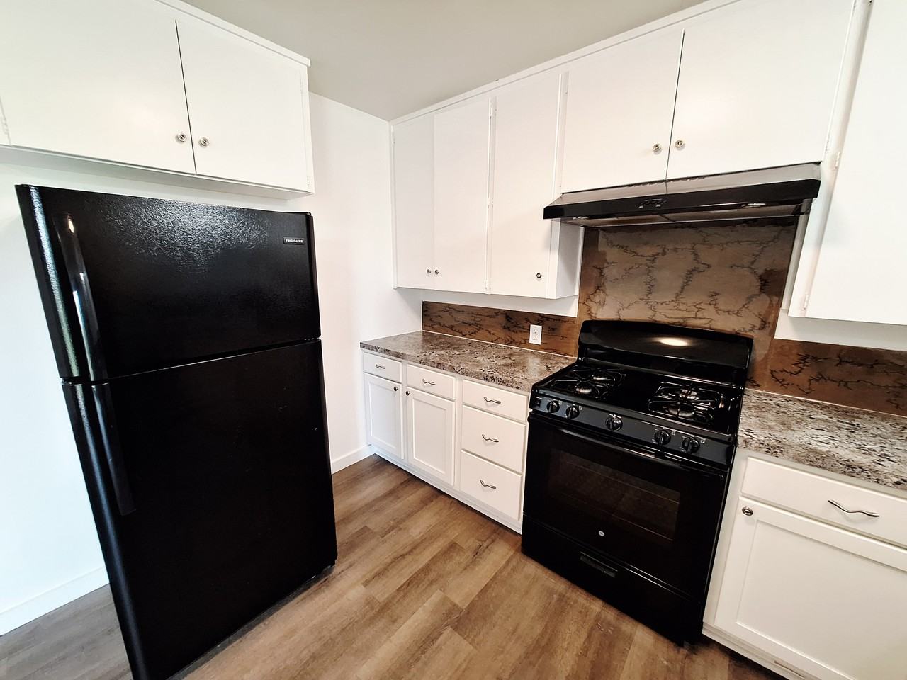 907 Jefferis Ave #1 - Photo 7 of 15