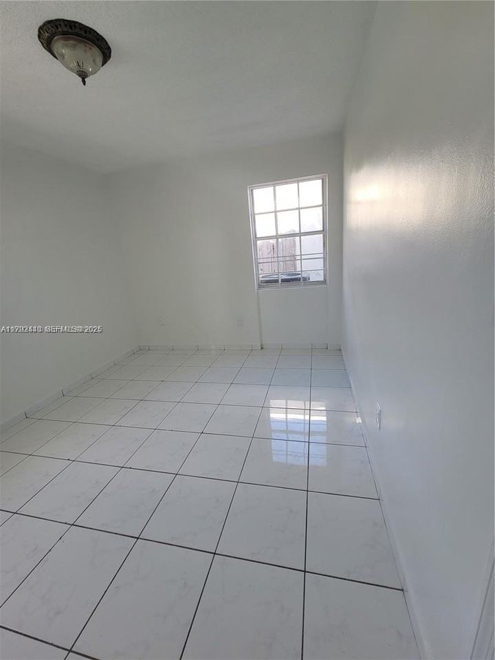 12305 Southwest 42nd Street - Photo 2 of 38