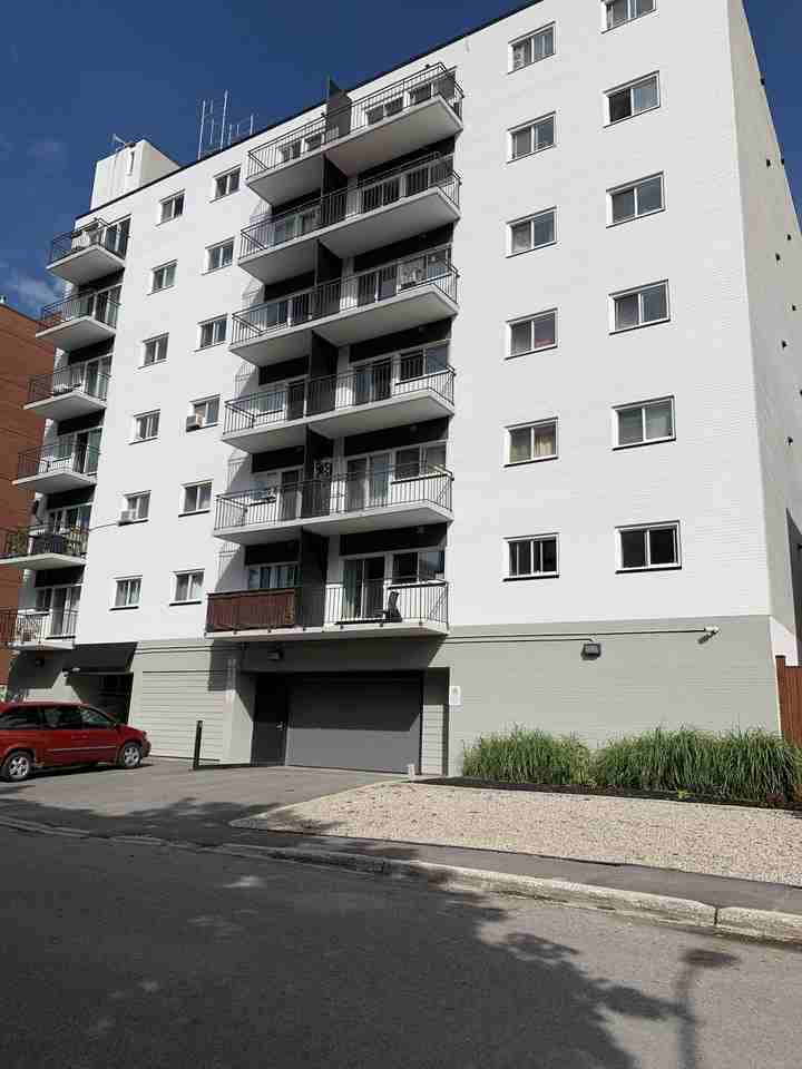 215 Clarence Street Apartments - Photo 2 of 26