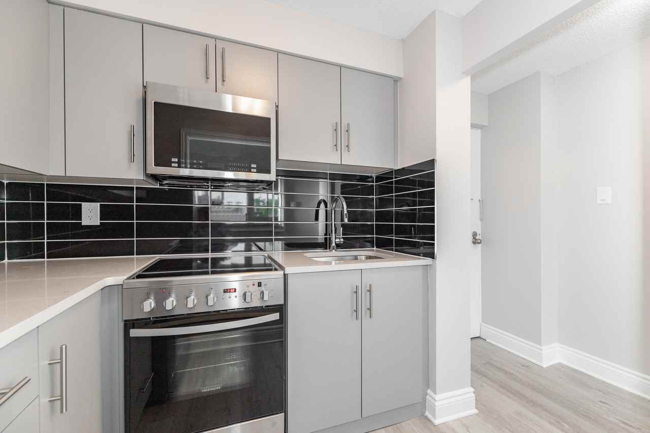 215 Clarence Street Apartments - Photo 7 of 26