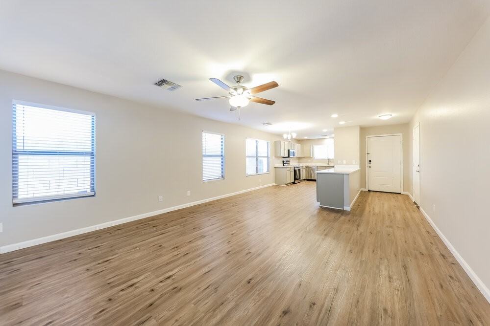 18611 N 22nd St - Photo 4 of 16