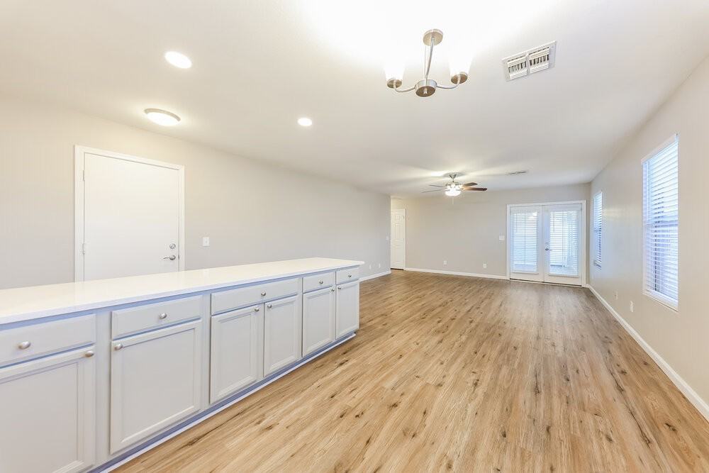 18611 N 22nd St - Photo 5 of 16