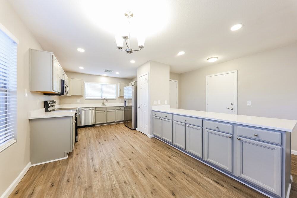 18611 N 22nd St - Photo 6 of 16