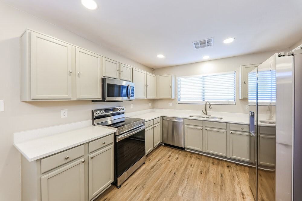 18611 N 22nd St - Photo 7 of 16